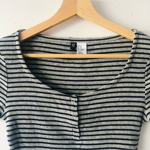 Like New Divided by H&M Crop Top in Striped Black and White Size: XS - Picture 3 of 8
